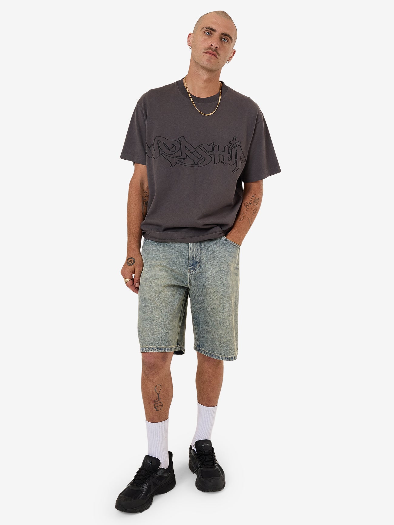 Throws Tee - Worn Black XS