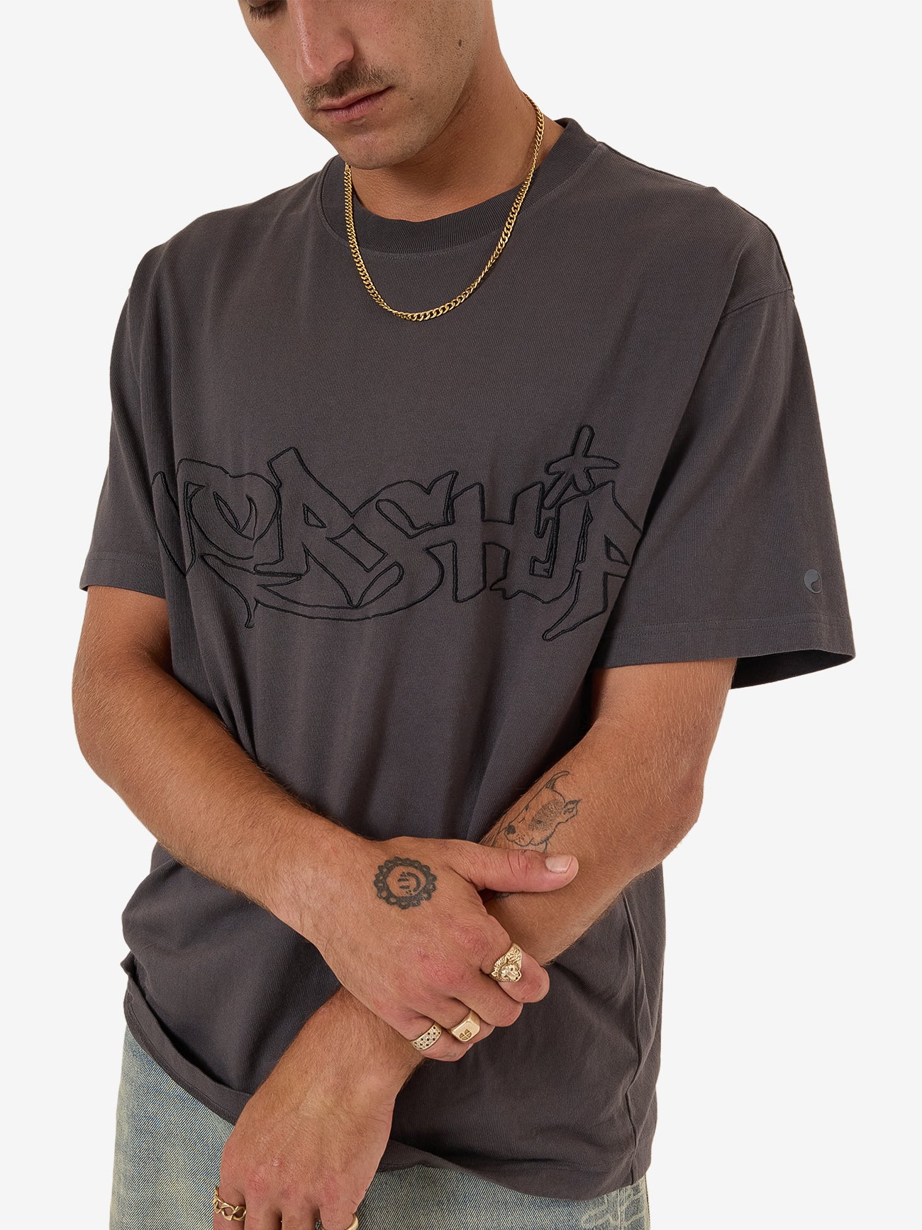 Throws Tee - Worn Black XS