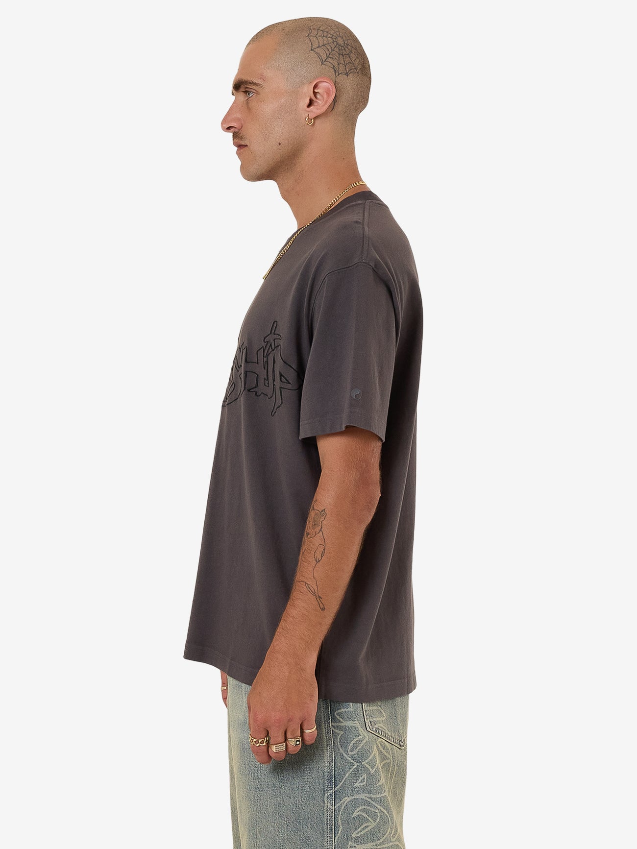 Throws Tee - Worn Black XS