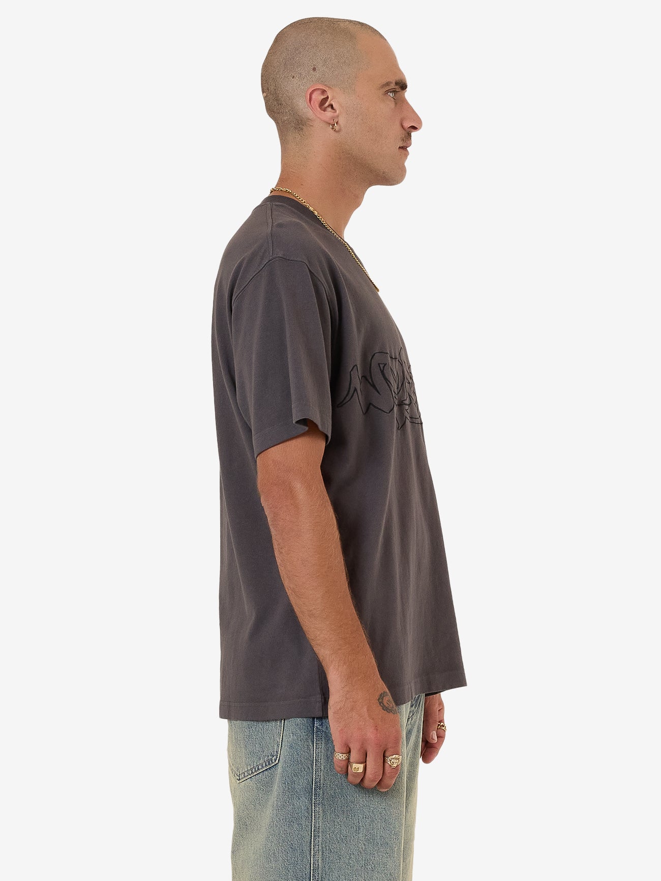Throws Tee - Worn Black XS