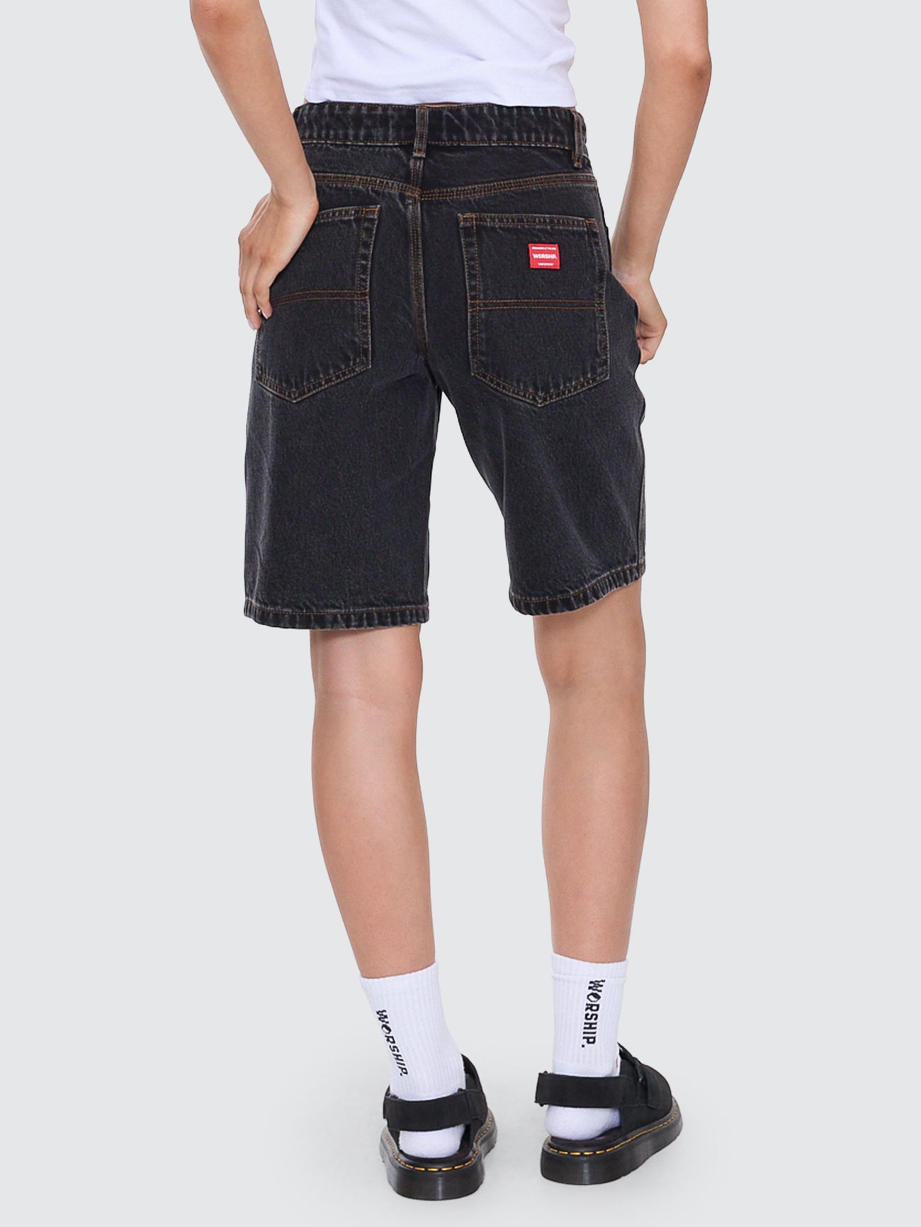 Sloucher Short - Black Rinse 4