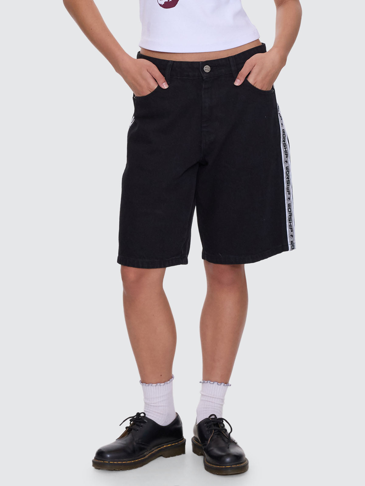 Pacer Sloucher Short - Worship Black