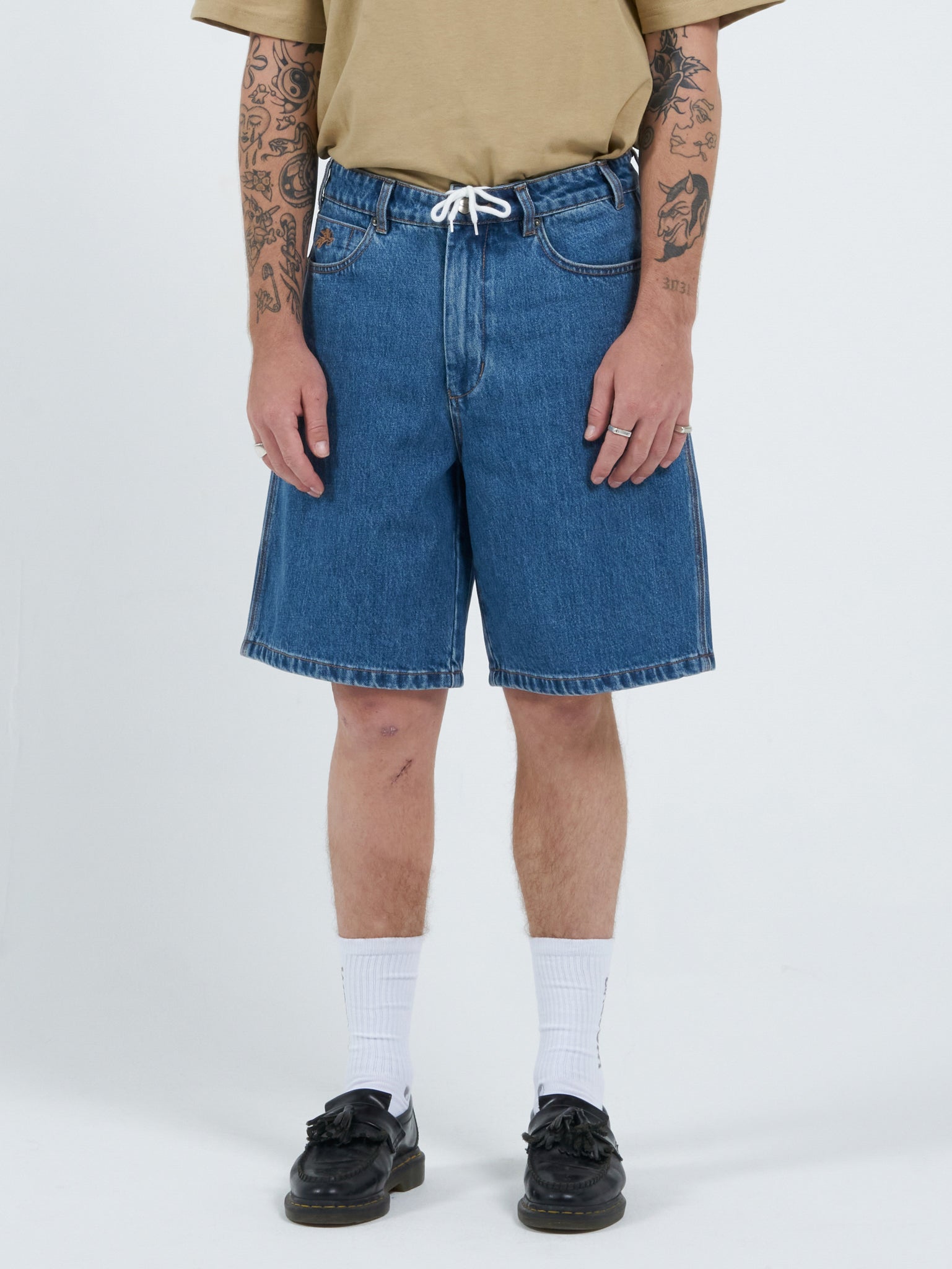 Lounger Jean Short - Classic Mid Blue