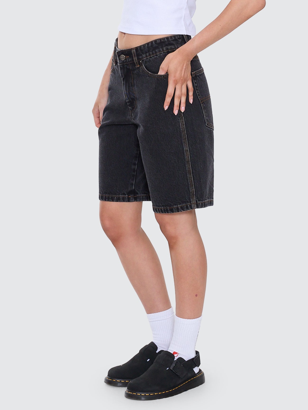 Sloucher Short - Black Rinse 4